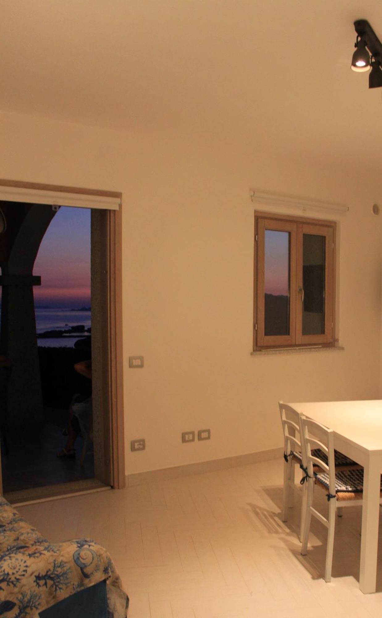A Punta Tegge Il Mare La Spiaggia Il Tramonto ラ・マッダレーナ エクステリア 写真